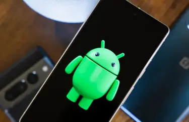 Google выпустила майское обновление Android Canary 2605 с размытыми эффектами интерфейса