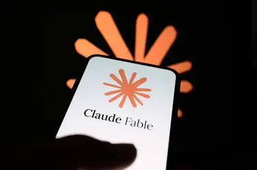Советник Трампа Сакс объяснил причину отключения Claude Fable 5