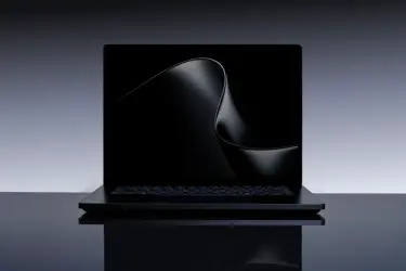 Microsoft представила новый ноутбук Surface Laptop Ultra с чипом Nvidia RTX Spark