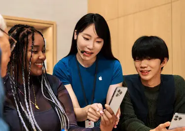 Apple начала записывать разговоры клиентов с сотрудниками Apple Store при помощи ИИ