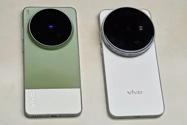 В сети впервые показали предполагаемый vivo X500 Pro Max с гигантским блоком камер