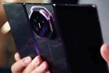 Huawei раскрыла дизайн Mate XT 2 — трижды складной смартфон полностью изменил конструкцию
