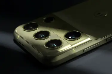 Motorola представила премиальный смартфон Signature 27