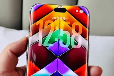Вот как может выглядеть юбилейный iPhone с экраном-«водопадом»