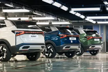 Появились фотографии полноприводного гибрида Lada Azimut