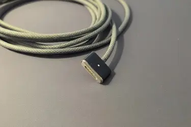 Apple впервые с 2023 года обновила прошивку кабеля MagSafe 3
