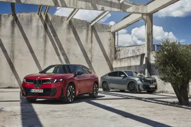 BMW представила электрическое кросс-купе iX4 с запасом хода до 828 км