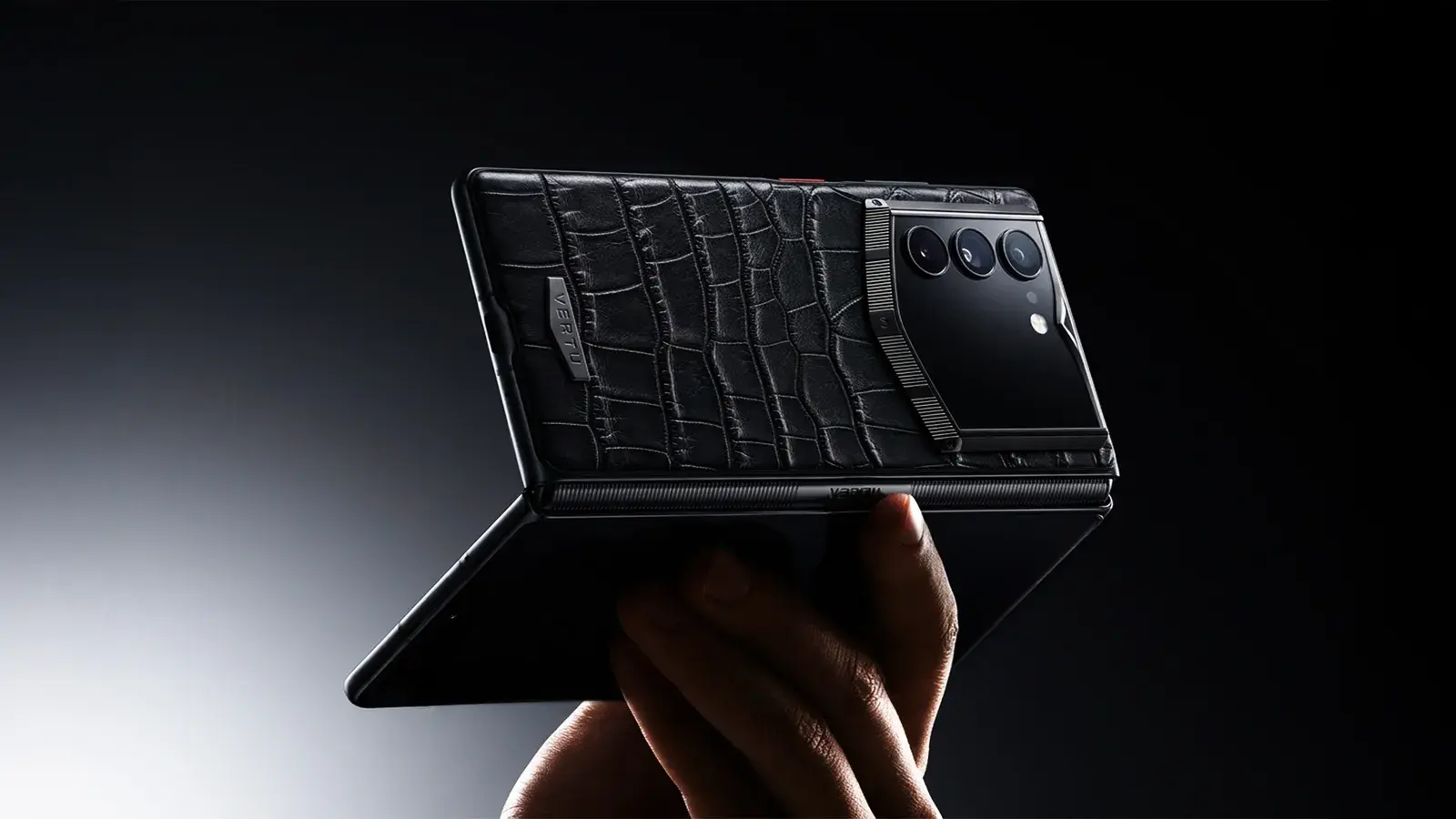 Vertu представила складной смартфон Alphafold с ИИ-агентом для управления бизнесом — от $6880 до $46 800