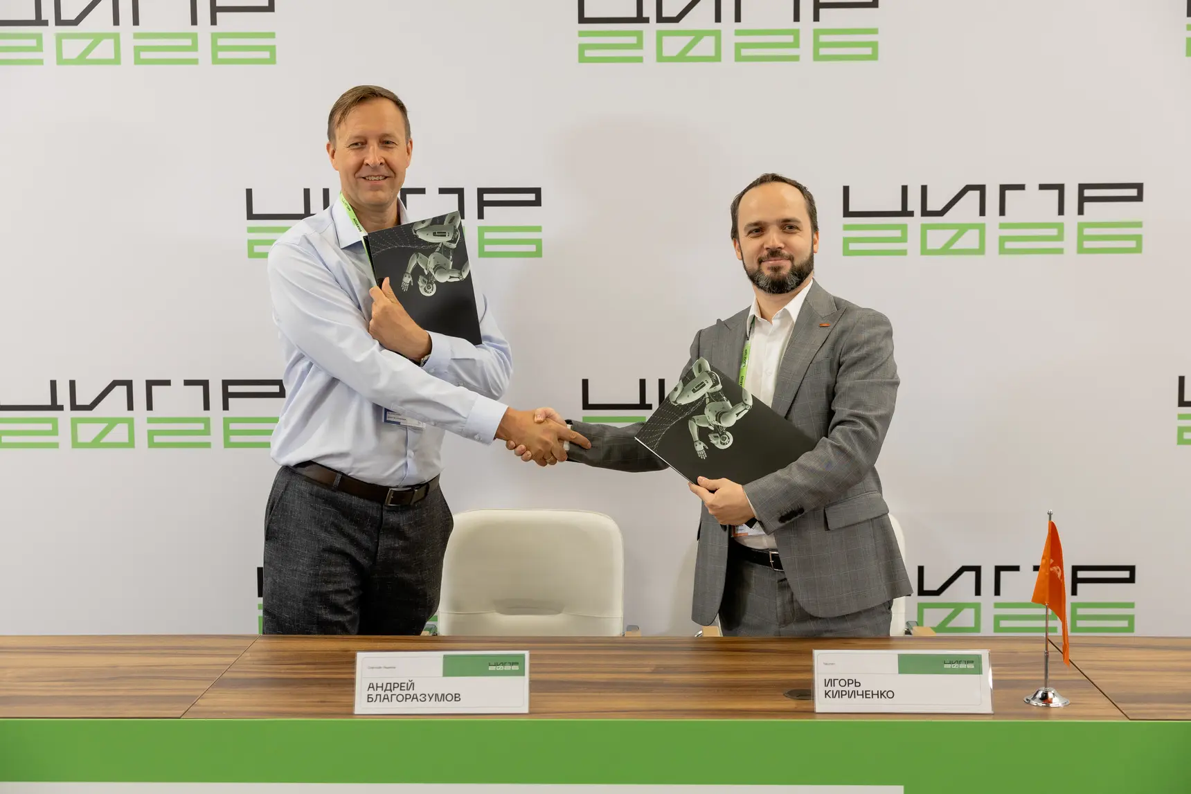 ГК Softline представила импортонезависимые ИТ-решения и подписала более 20 соглашений на ЦИПР-2026