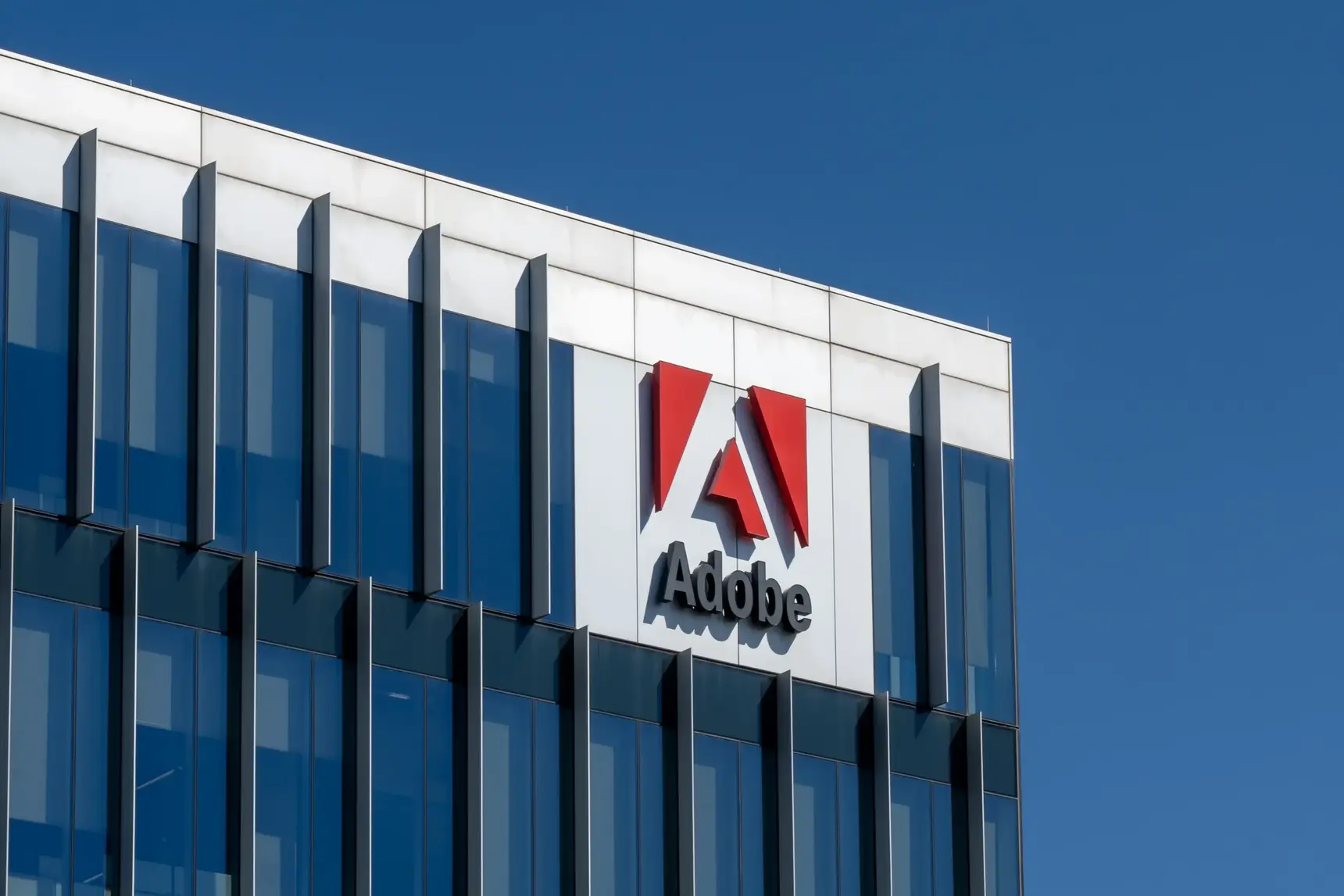 Adobe начала тестировать ИИ-помощников в Photoshop, Premiere и других приложениях