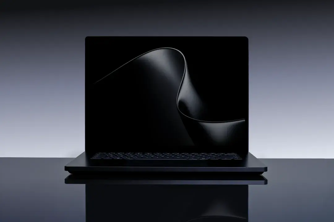 Microsoft представила новый ноутбук Surface Laptop Ultra с чипом Nvidia RTX Spark