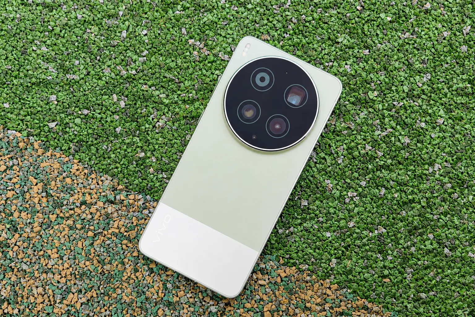 Обзор Vivo X300 Ultra: фотофлагман с уникальными камерами и хорошей автономностью
