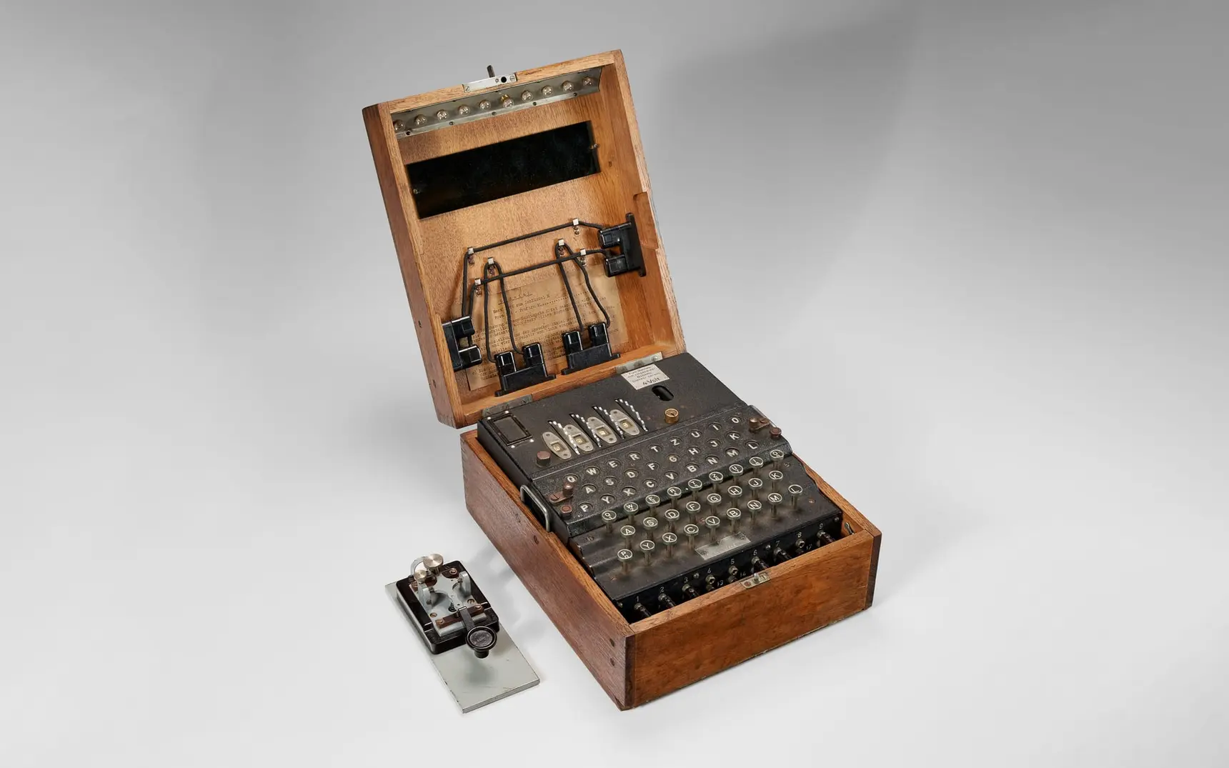 GPT-6 Astra за 10 часов расшифровала радиограмму Enigma 1941 года