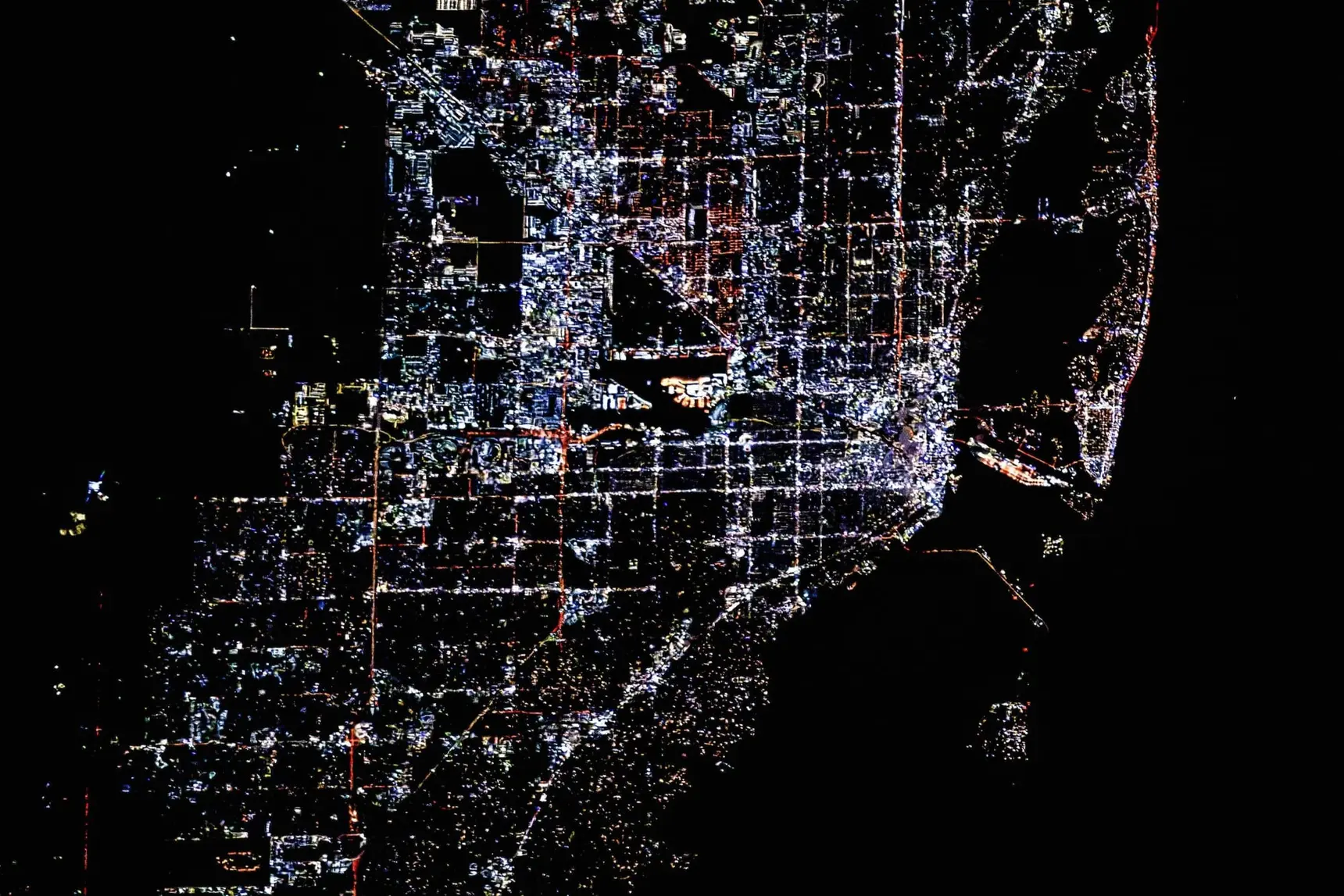 Освещение в городах ломает циркадные ритмы — астронавт NASA показал фото из космоса