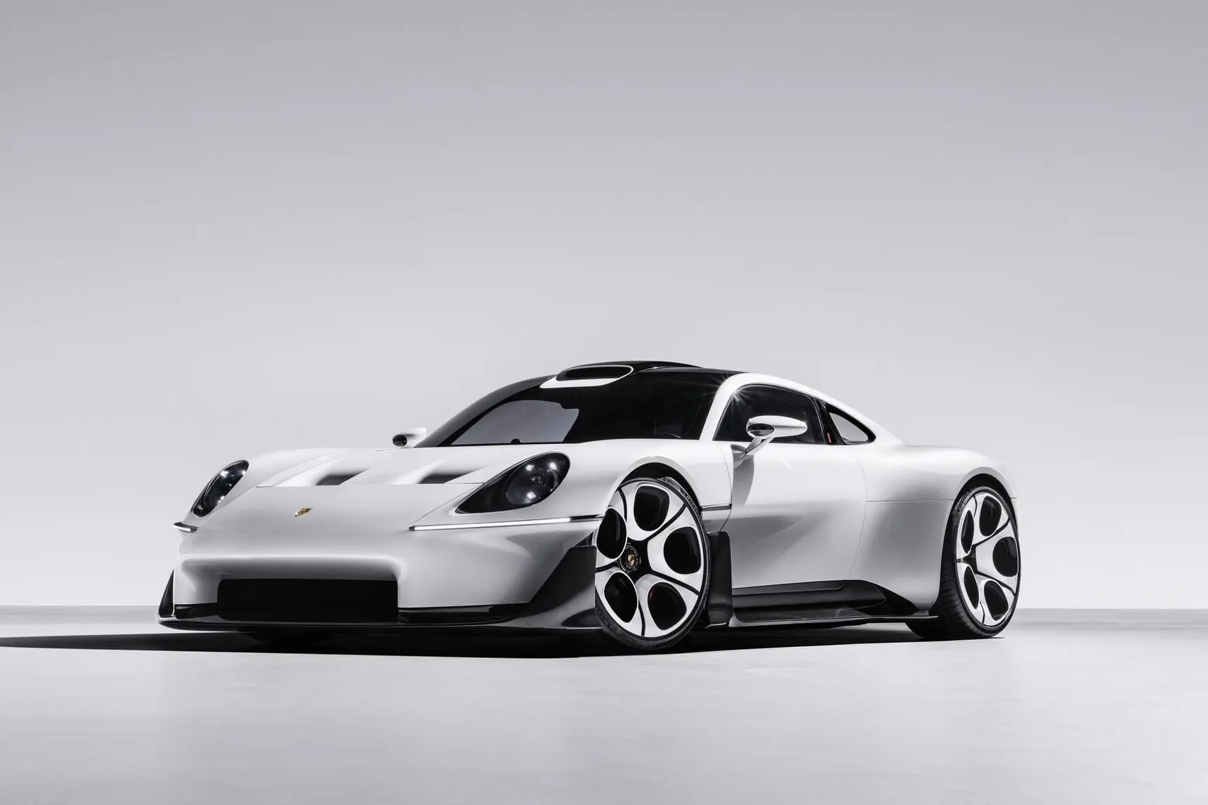 Без экрана: Porsche показала концепт-кар Mission S