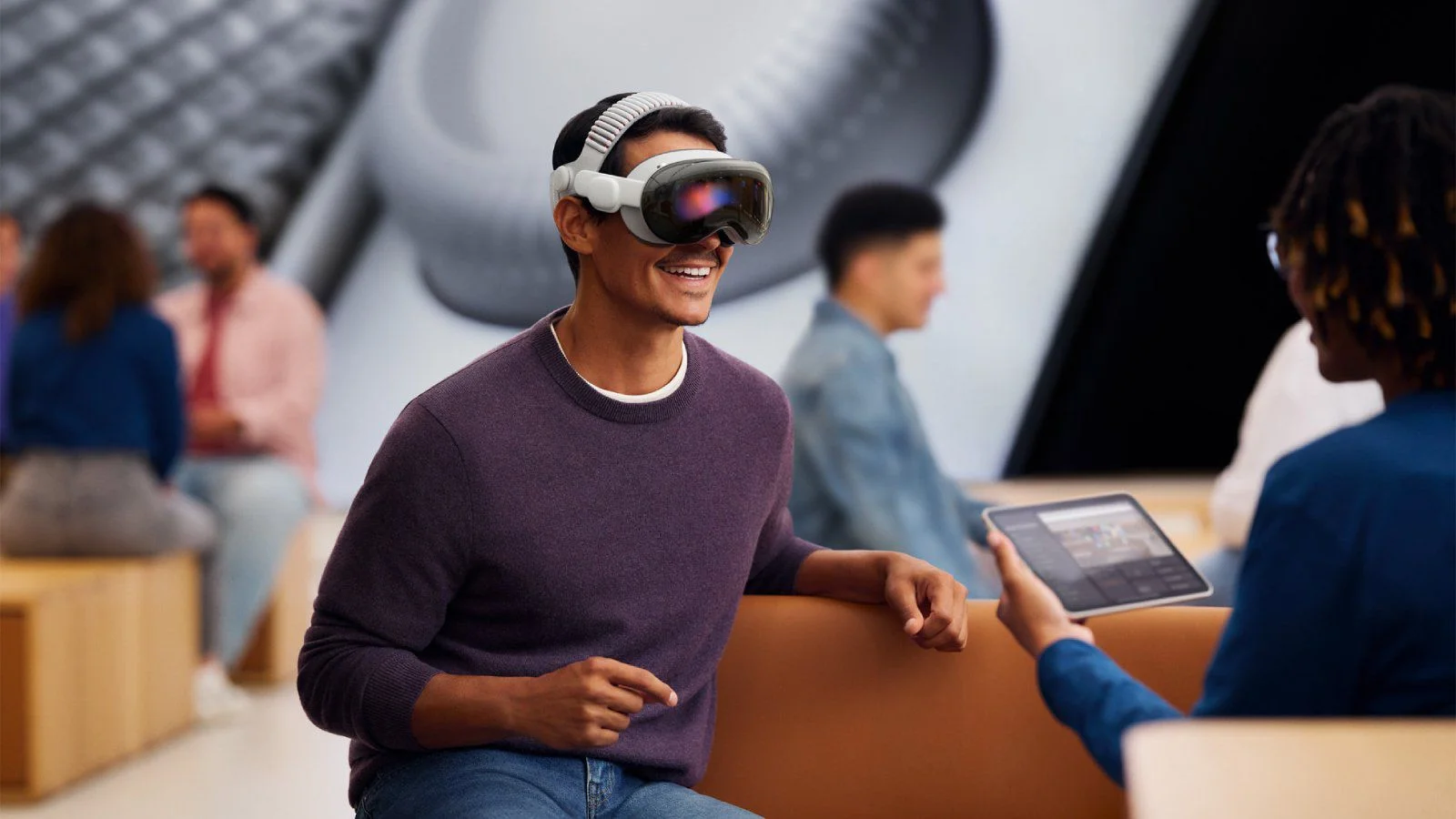 Новая версия Apple Vision Pro выйдет не раньше чем через два года