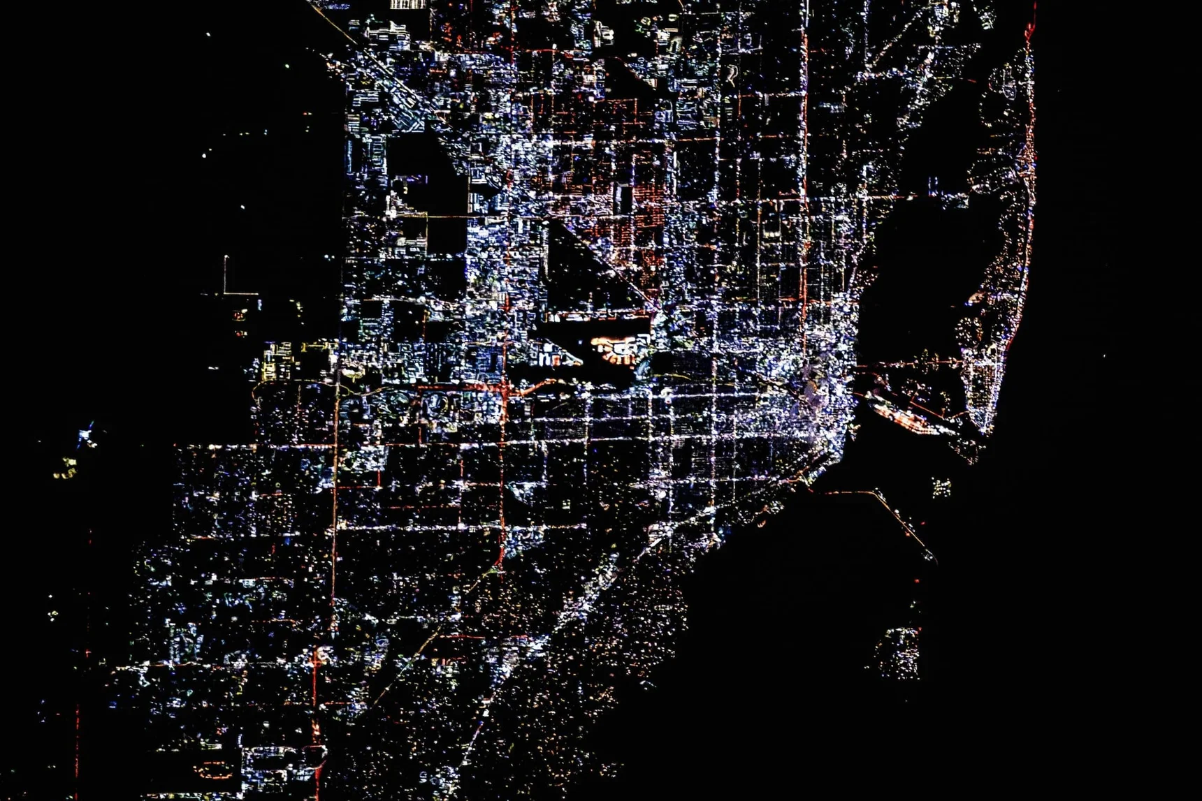 Освещение в городах ломает циркадные ритмы — астронавт NASA показал фото из космоса