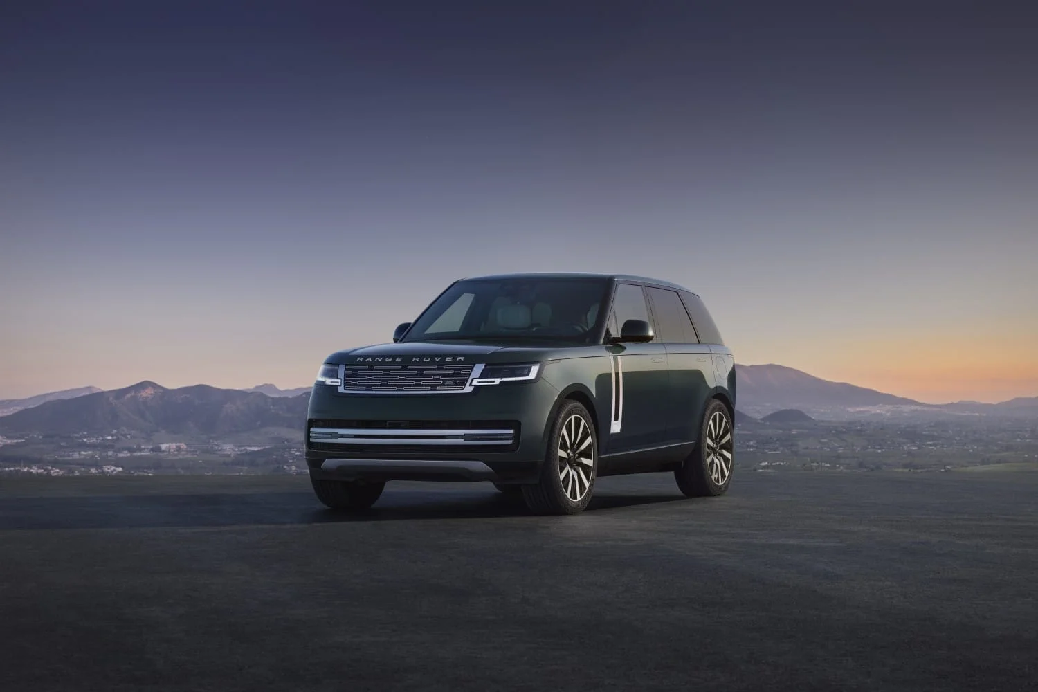 Представлен первый электрический Range Rover