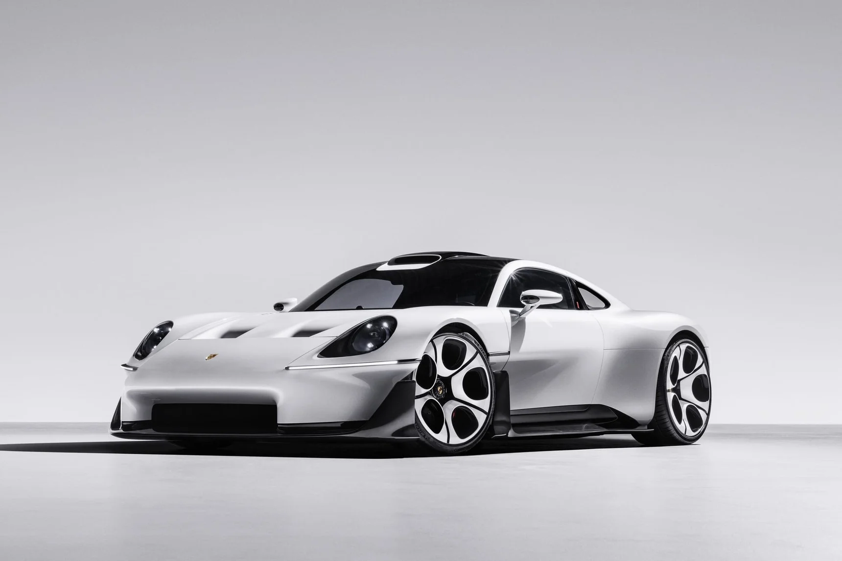 Без экрана: Porsche показала концепт-кар Mission S