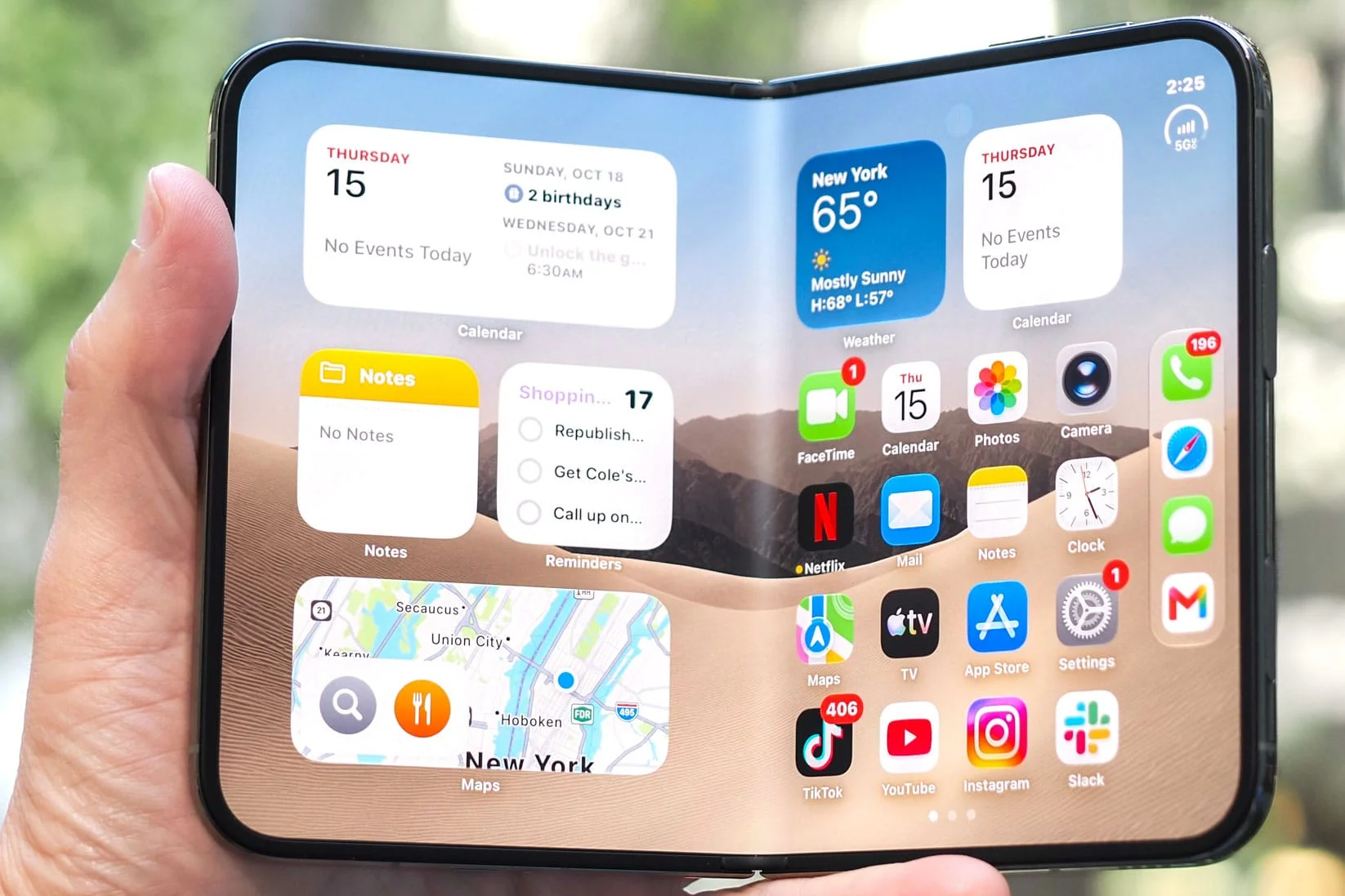 Большой экран, большие компромиссы: что говорят первые обзоры iPhone Duo