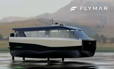 Flymar, водное судно, человек в сером костюме, берег реки