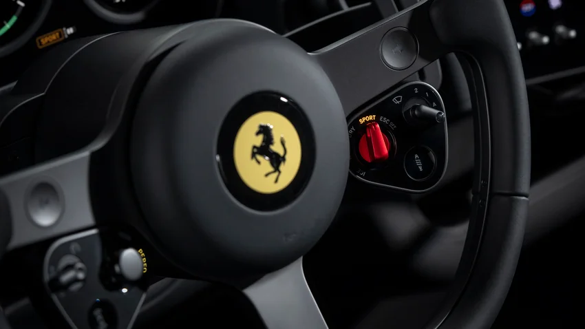 Ferrari представила первый электромобиль Luce: 1050 л. с. и дизайн от Джони Айва