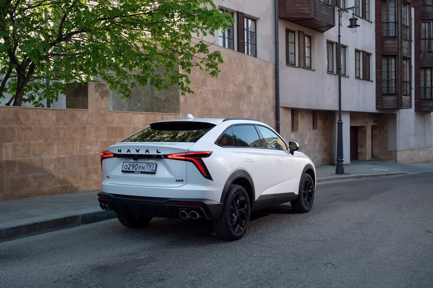 Haval показал обновлённые модели F7 и F7x. Стало быстрее, умнее, злее