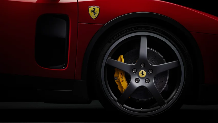 Ferrari представила первый электромобиль Luce: 1050 л. с. и дизайн от Джони Айва