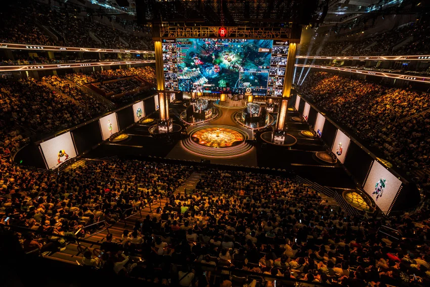 Team Spirit в третий раз выиграла The International — главный турнир года по Dota 2