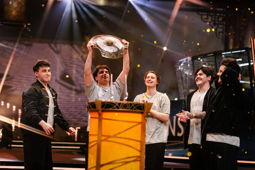 Team Spirit в третий раз выиграла The International — главный турнир года по Dota 2