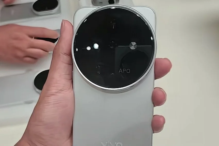 В сети впервые показали предполагаемый vivo X500 Pro Max с гигантским блоком камер