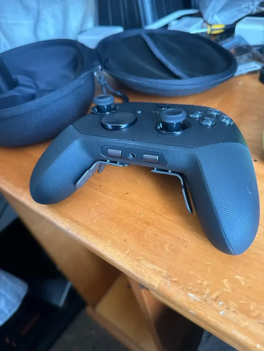 Прототип геймпада Xbox Elite 3 получил встроенный экран