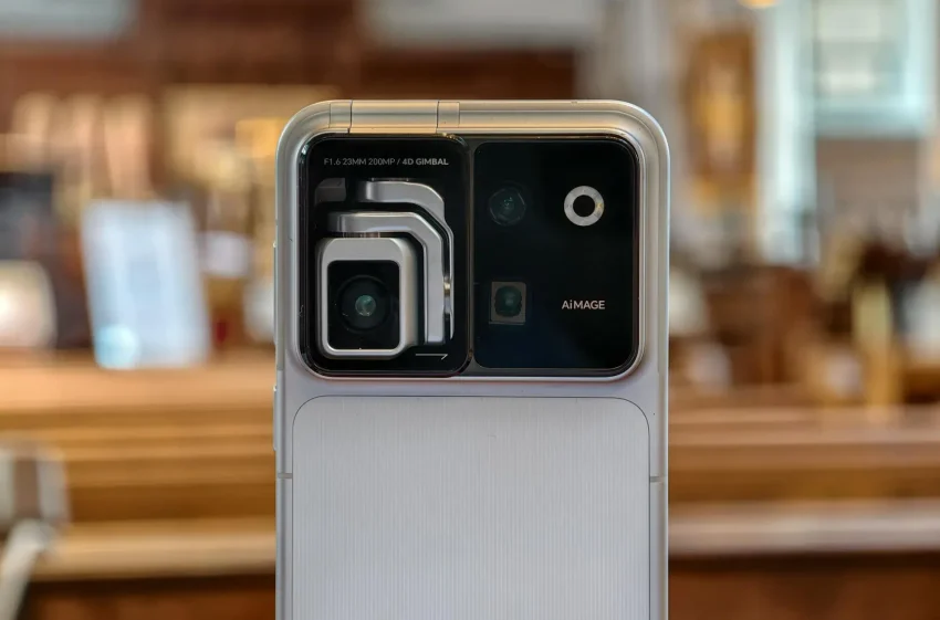 Honor представила смартфон Robot Phone с уникальной выдвижной камерой