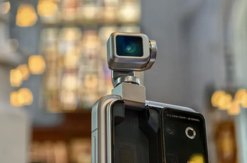 Honor представила смартфон Robot Phone с уникальной выдвижной камерой