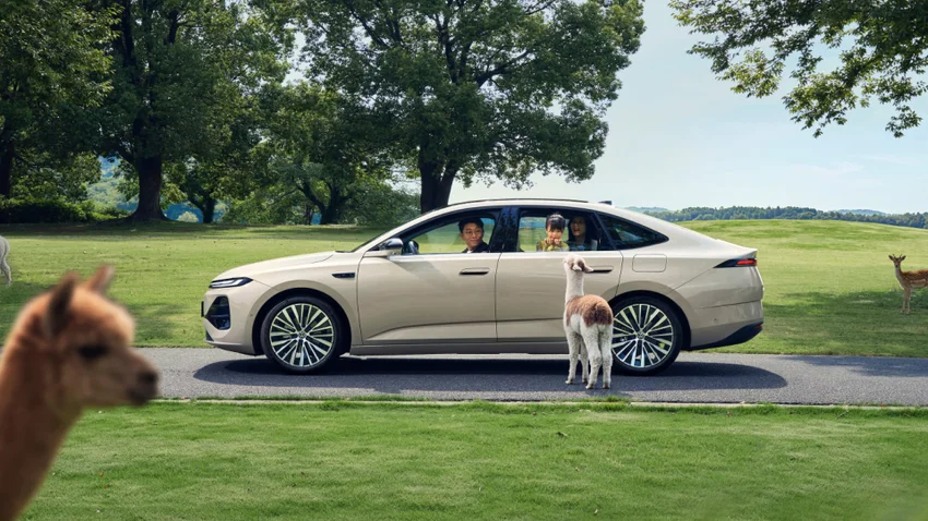 Volkswagen представил в Китае гибридный седан ID.Era 5S с запасом хода 2000 км
