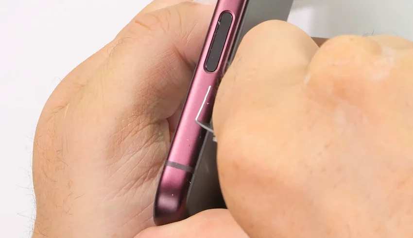 iPhone 18 Pro пытались сломать, поцарапать и поджечь — вот что из этого вышло