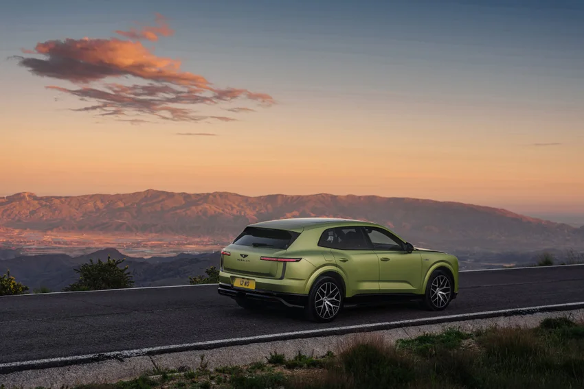 Bentley представила свой первый электромобиль — кроссовер Torcal