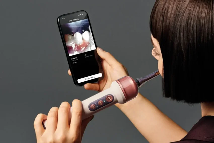 Dyson выпустила зубную щётку CameraJet со встроенной камерой и функцией автоматической чистки нитью