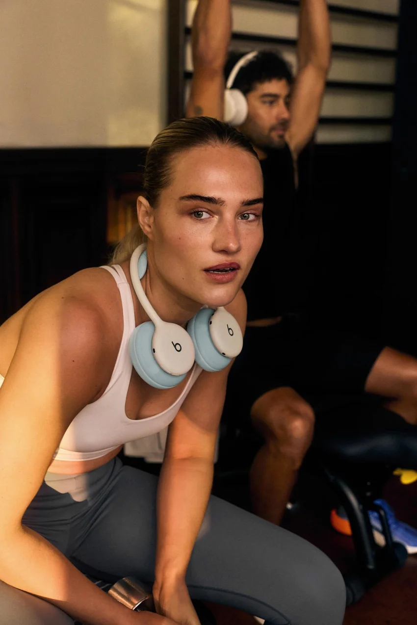 Представлены Beats 360 — первые полноразмерные наушники бренда с защитой IPX4
