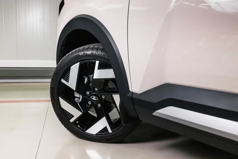 Появились фотографии полноприводного гибрида Lada Azimut