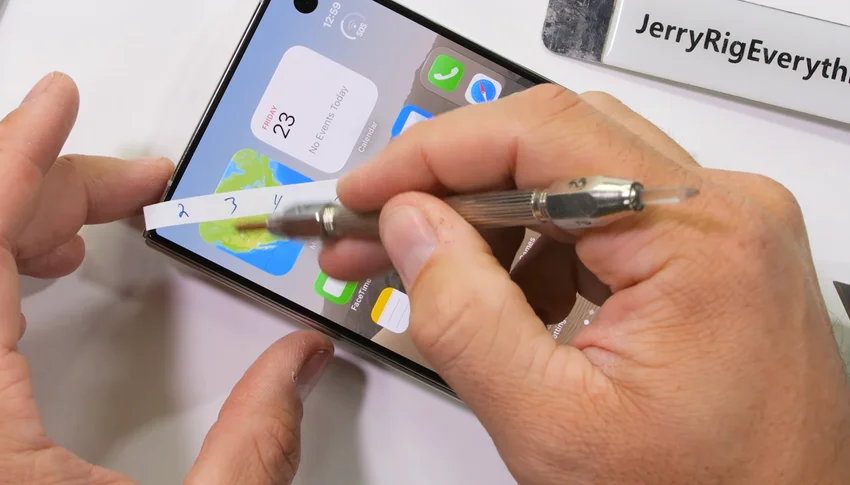 iPhone Duo не пережил тест на прочность — внутренний экран умер