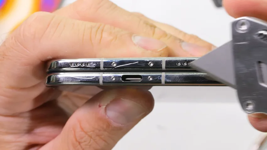 iPhone Duo не пережил тест на прочность — внутренний экран умер