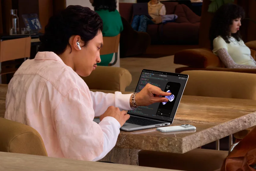 Apple представила MacBook Pro с сенсорным OLED-экраном и Dynamic Island