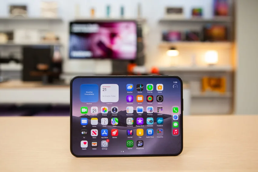 Складной iPhone Duo привезли в Россию за два дня до мирового старта продаж