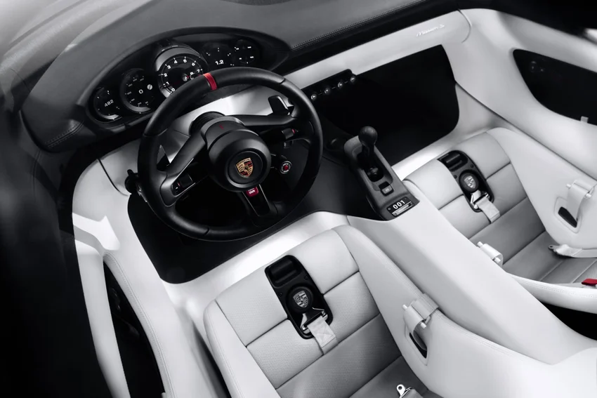 Без экрана: Porsche показала концепт-кар Mission S