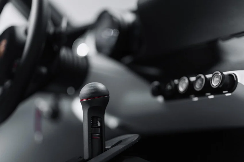 Без экрана: Porsche показала концепт-кар Mission S