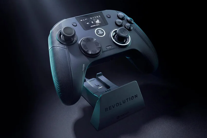 Для PS5 представили необычный геймпад с экраном и настройкой стиков